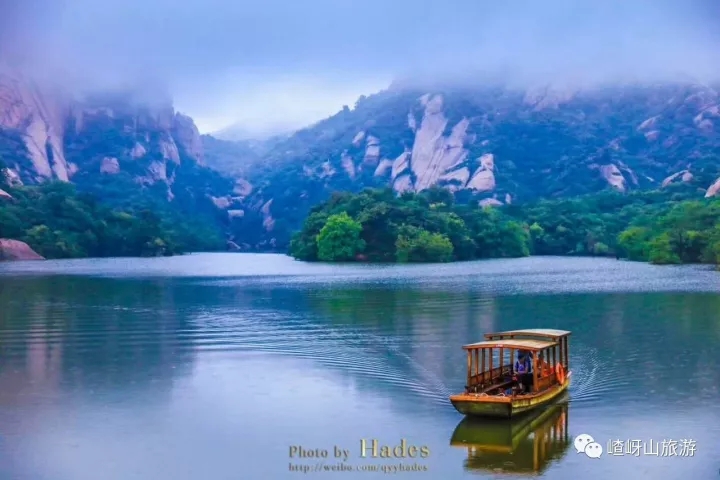 听说下雨天和山水更配哦， 烟雨中的嵖岈一不小心就成了仙境！